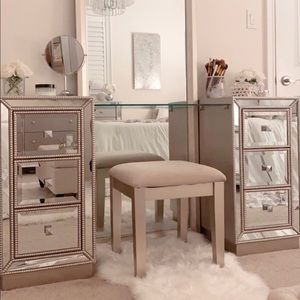 Meet your Posher, Mobina